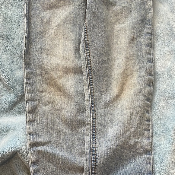 Boys size 6 Oshkosh jeans.  Good used condition - Picture 5 of 6